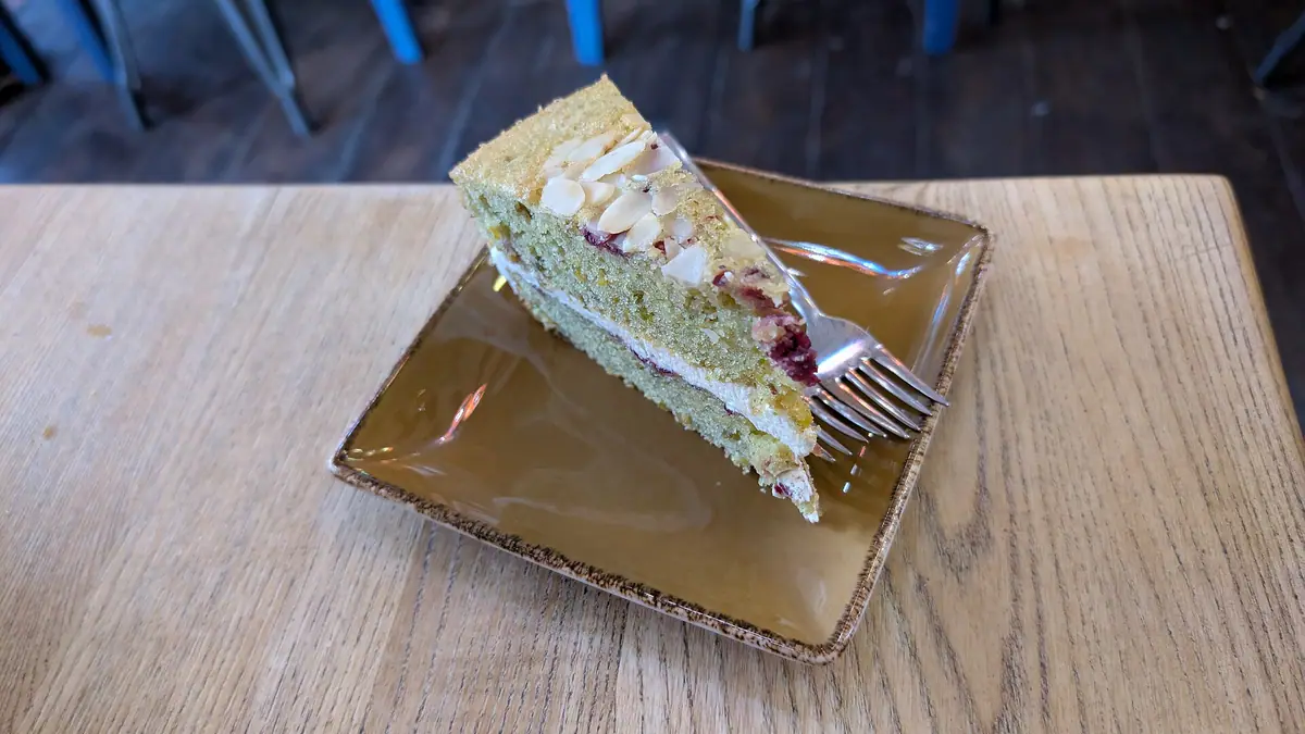 Pleesecakes – cake shop in Chilmead Barns, Redhill